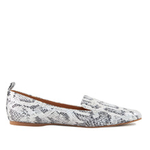 Load image into Gallery viewer, Women&#39;s Flat Socialite Silver Snake Skin
